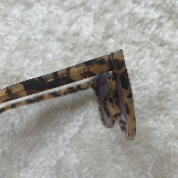 NWOT Furla Tortoise with Blue & Red Detail Round Designer Sunglasses